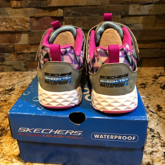 SKECHERS GIRL'S TREAD LITE SNEAKER - Picture 2 of 6